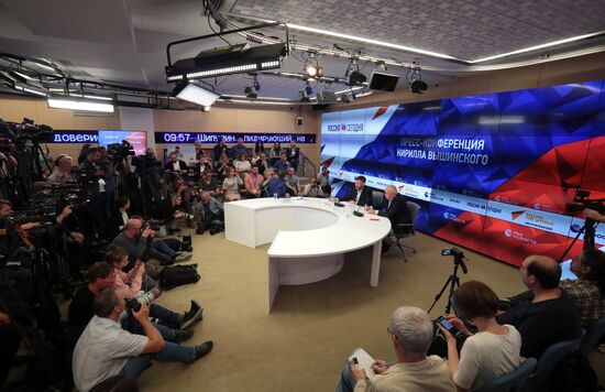 Пресс-конференция К. Вышинского