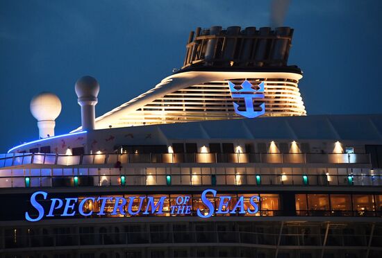 Прибытие лайнера Spectrum of the Seas в порт Владивостока