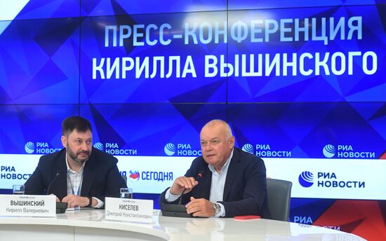 Пресс-конференция К. Вышинского