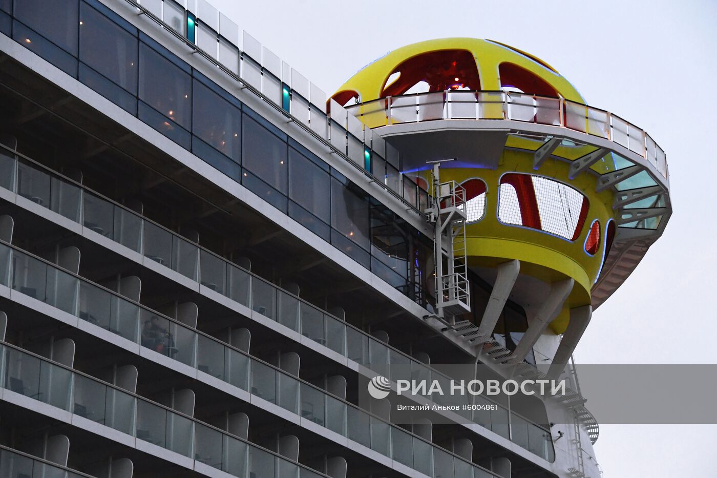 Прибытие лайнера Spectrum of the Seas в порт Владивостока