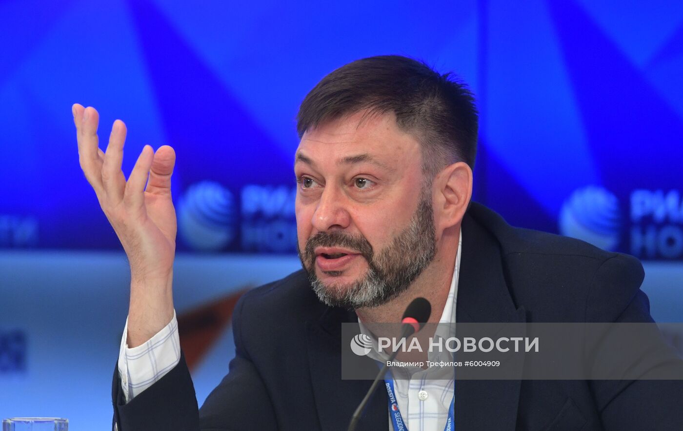 Пресс-конференция К. Вышинского