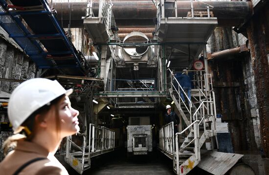 Запуск тоннелепроходческого щита станции БКЛ "Карамышевская" в Москве