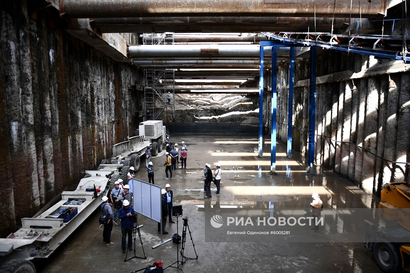 Запуск тоннелепроходческого щита станции БКЛ "Карамышевская" в Москве