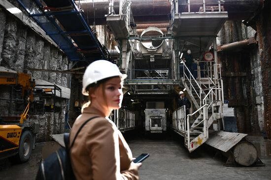 Запуск тоннелепроходческого щита станции БКЛ "Карамышевская" в Москве