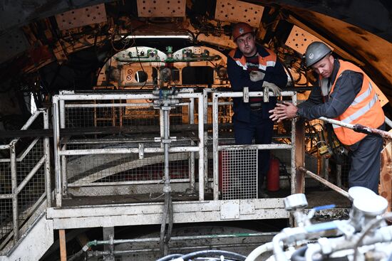 Запуск тоннелепроходческого щита станции БКЛ "Карамышевская" в Москве