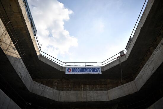 Запуск тоннелепроходческого щита станции БКЛ "Карамышевская" в Москве