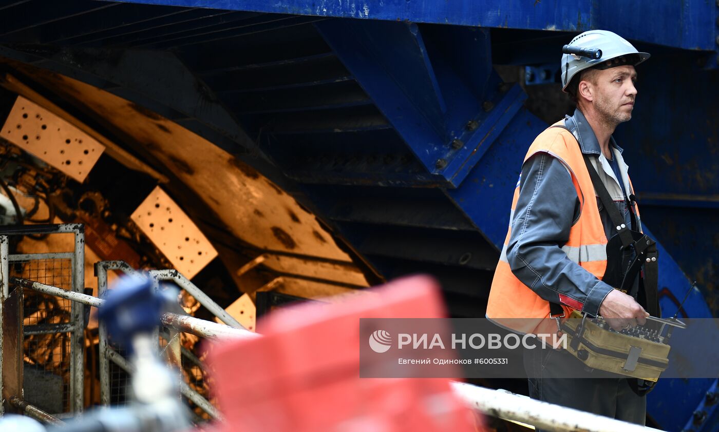 Запуск тоннелепроходческого щита станции БКЛ "Карамышевская" в Москве