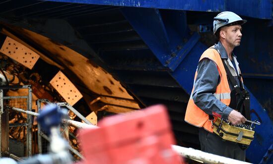 Запуск тоннелепроходческого щита станции БКЛ "Карамышевская" в Москве