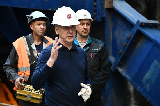 Запуск тоннелепроходческого щита станции БКЛ "Карамышевская" в Москве