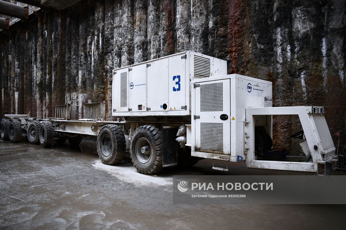 Запуск тоннелепроходческого щита станции БКЛ "Карамышевская" в Москве