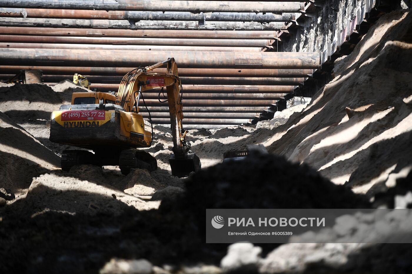 Запуск тоннелепроходческого щита станции БКЛ "Карамышевская" в Москве