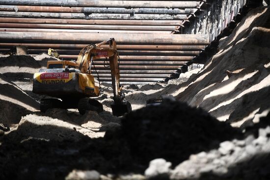 Запуск тоннелепроходческого щита станции БКЛ "Карамышевская" в Москве