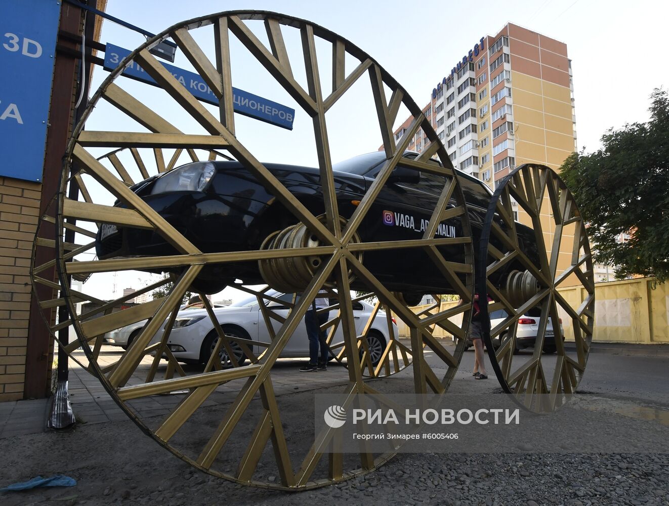 В Краснодаре создали самую высокую Lada Priora