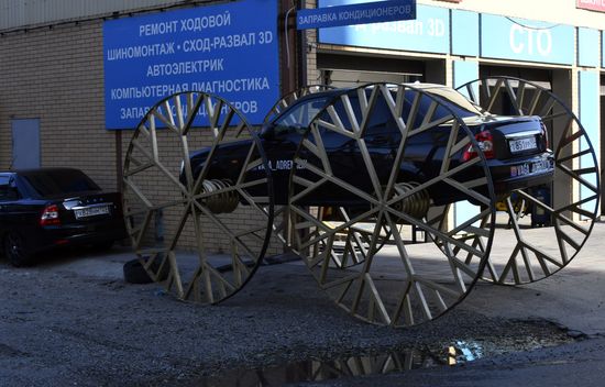 В Краснодаре создали самую высокую Lada Priora