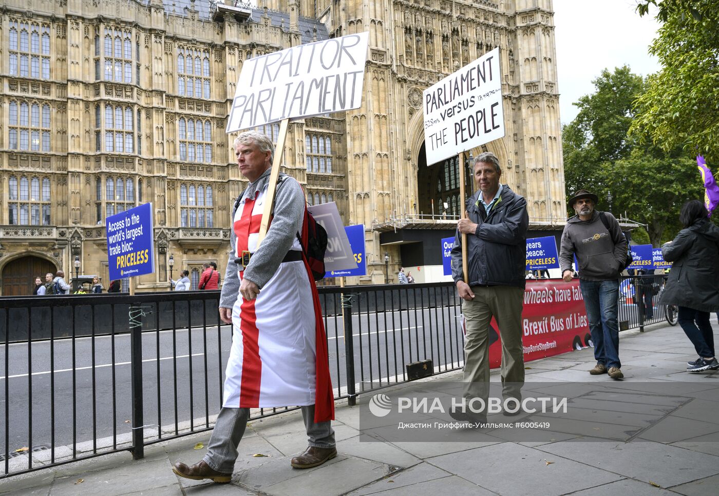 Акция в Лондоне против приостановки работы парламента