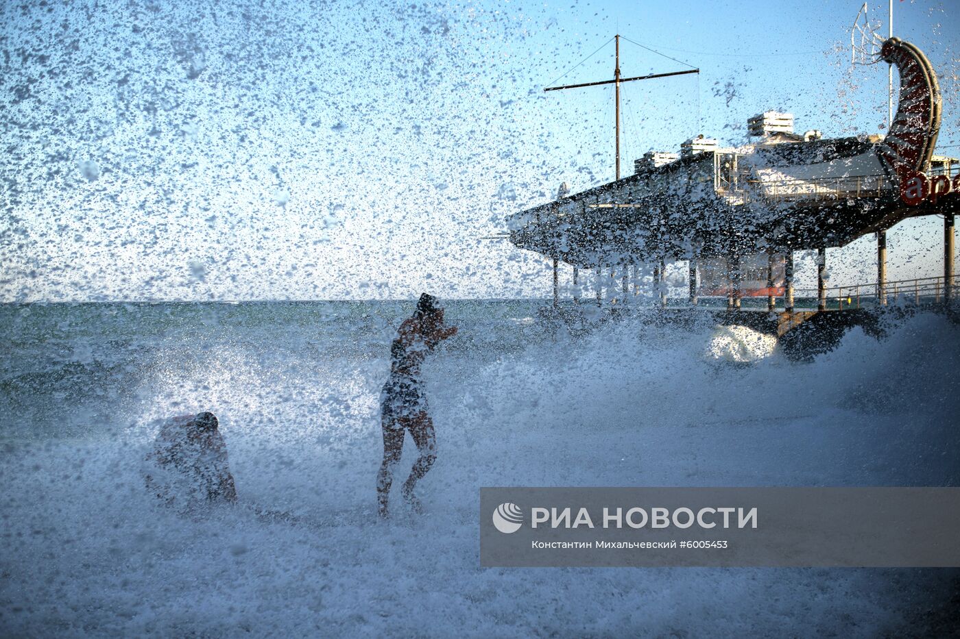 Шторм в Ялте