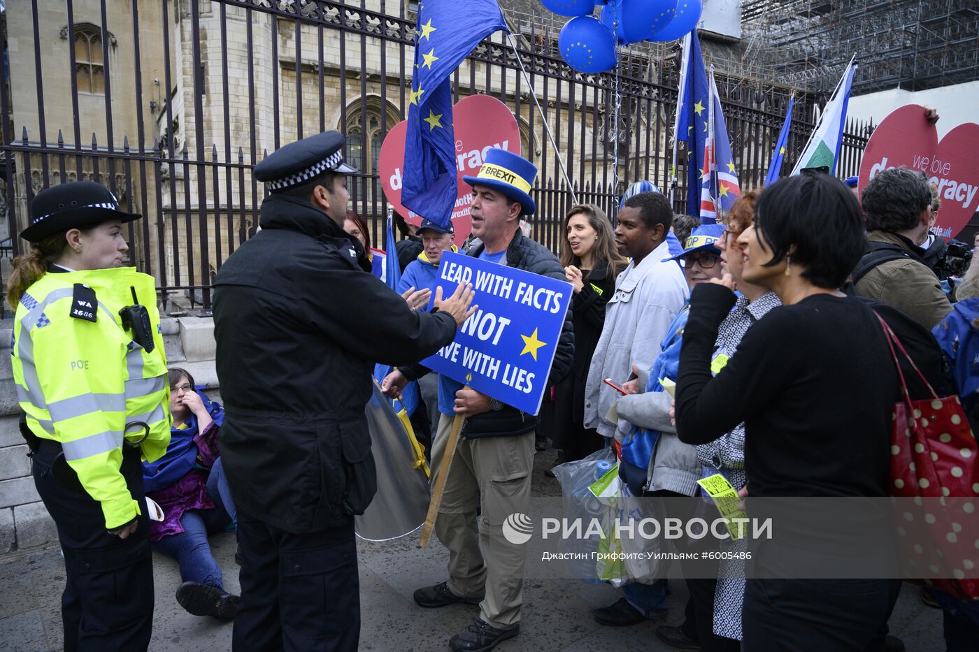 Акция в Лондоне против приостановки работы парламента