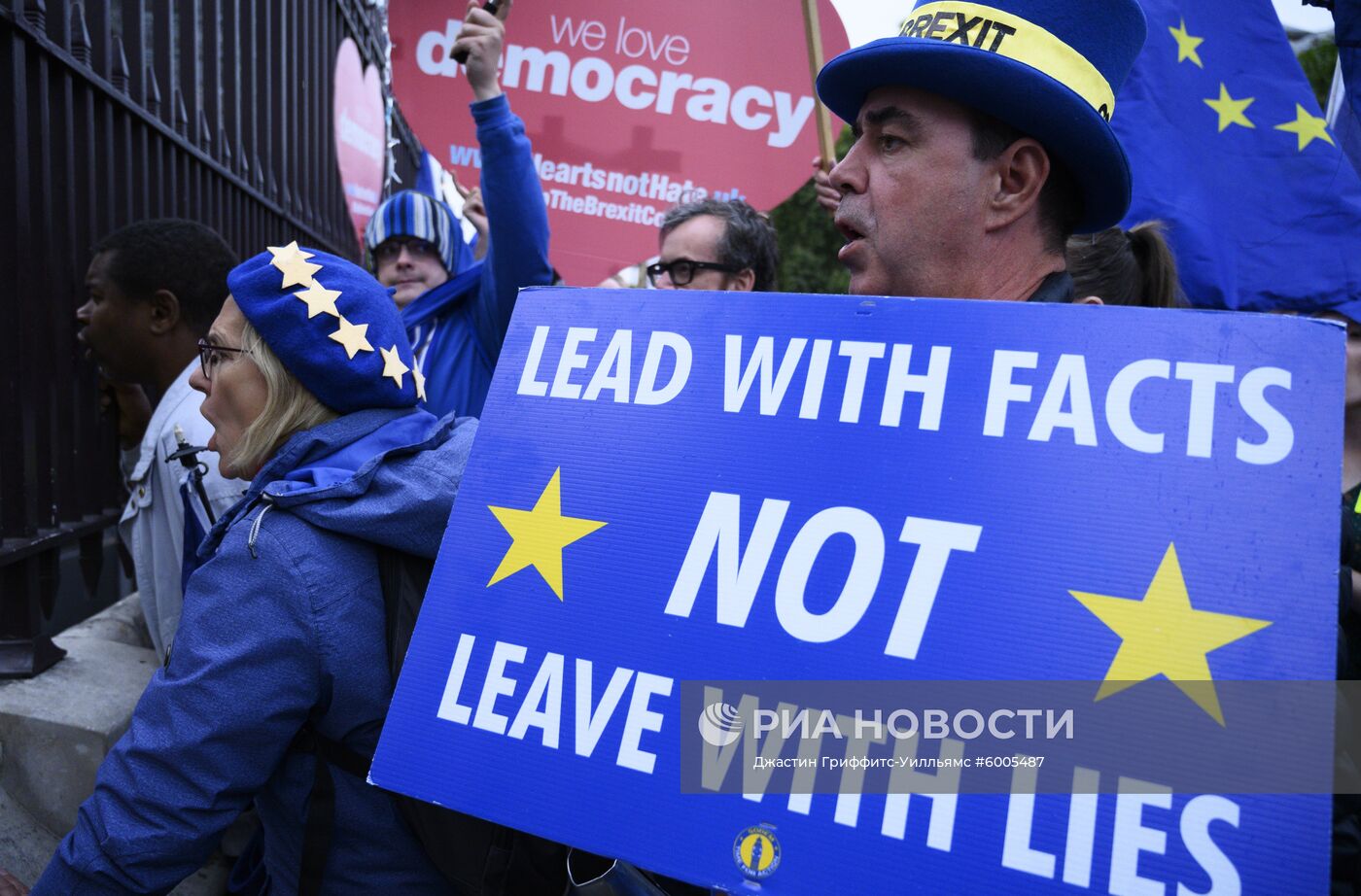 Акция в Лондоне против приостановки работы парламента