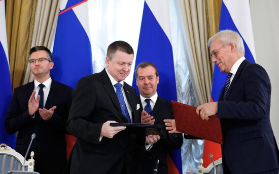 Премьер-министр РФ Д. Медведев встретился с председателем правительства Республики Словения М. Шарецем 