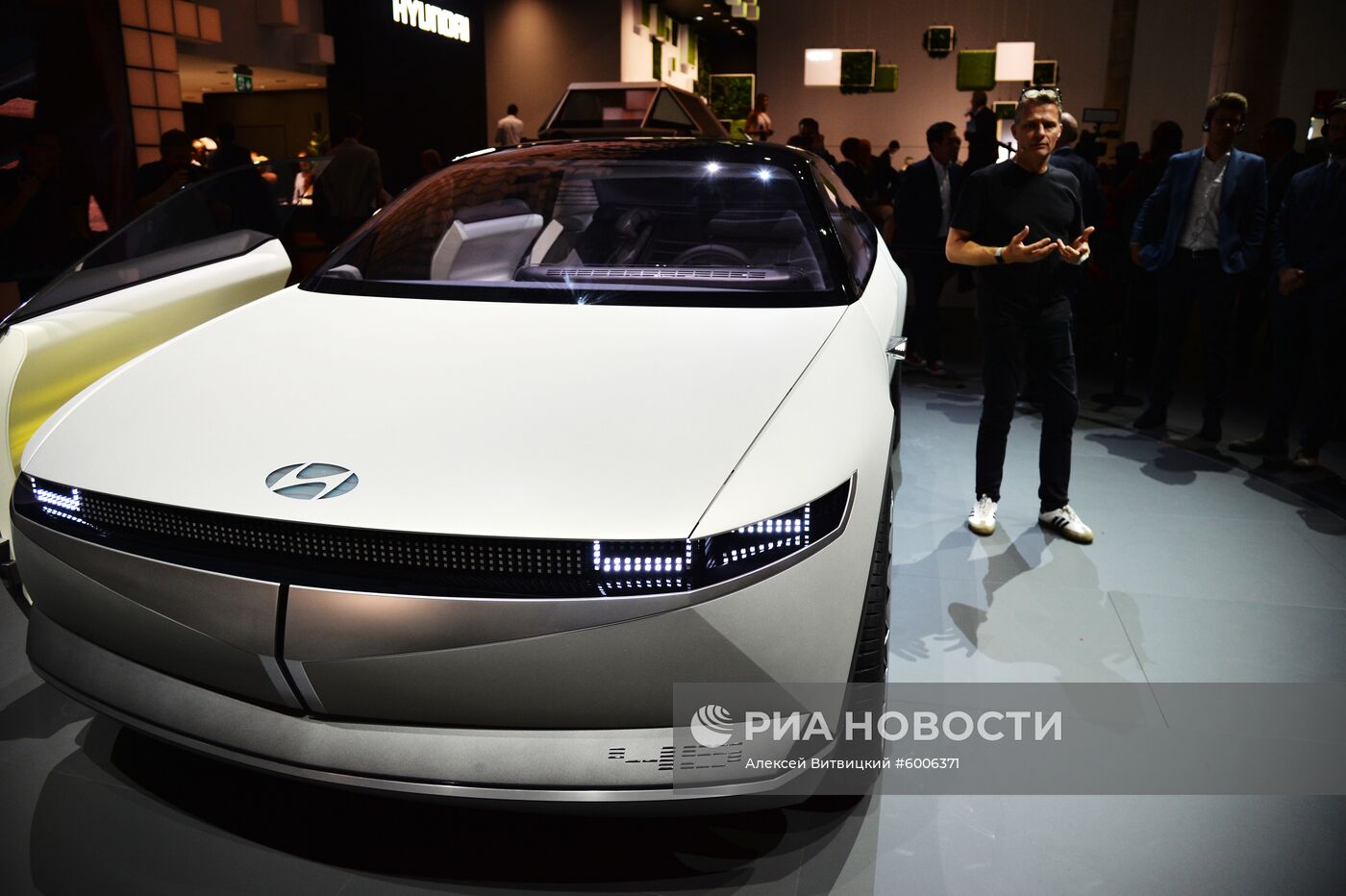 Международный автомобильный салон во Франкфурте. День первый