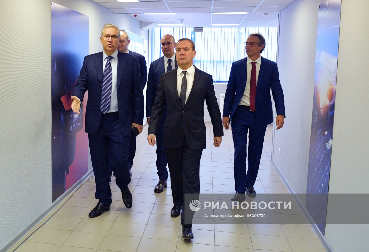 Премьер-министр РФ Дмитрий Медведев принял участие в программе "Диалог" на канале "Россия 24"