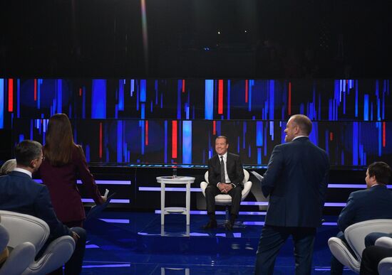 Премьер-министр РФ Дмитрий Медведев принял участие в программе "Диалог" на канале "Россия 24"