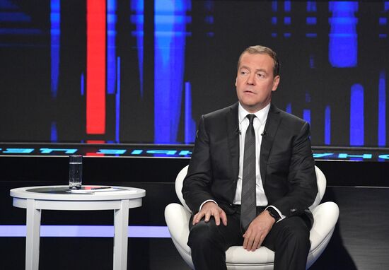 Премьер-министр РФ Дмитрий Медведев принял участие в программе "Диалог" на канале "Россия 24"