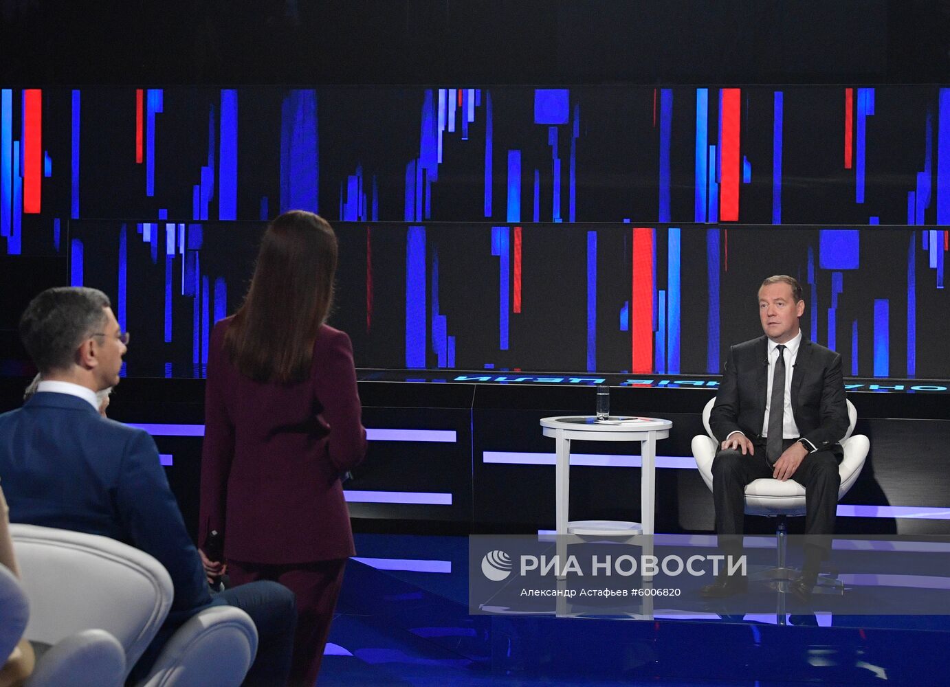 Премьер-министр РФ Дмитрий Медведев принял участие в программе "Диалог" на канале "Россия 24"