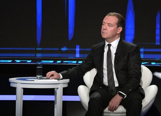 Премьер-министр РФ Дмитрий Медведев принял участие в программе "Диалог" на канале "Россия 24"