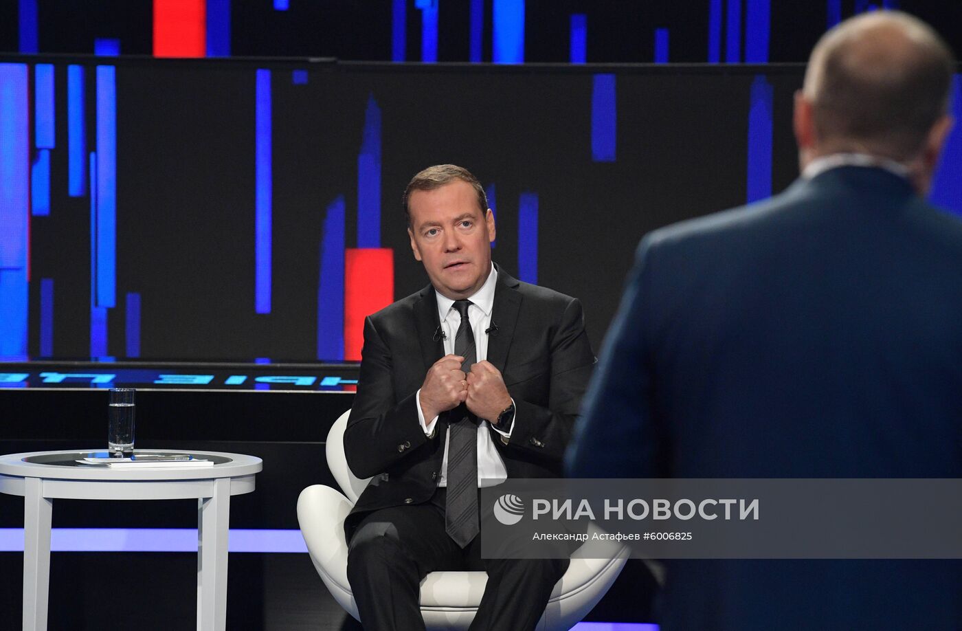 Премьер-министр РФ Дмитрий Медведев принял участие в программе "Диалог" на канале "Россия 24"