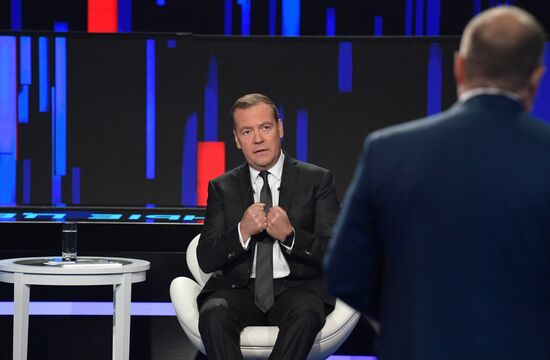 Премьер-министр РФ Дмитрий Медведев принял участие в программе "Диалог" на канале "Россия 24"
