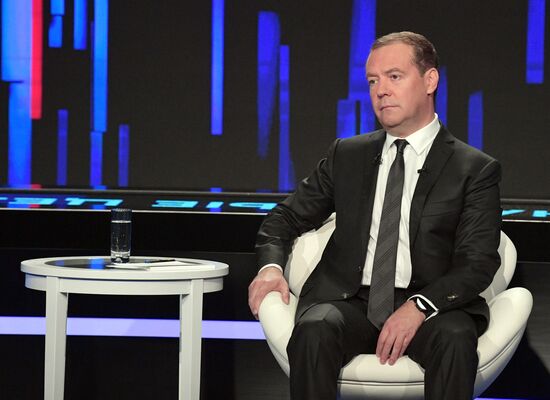Премьер-министр РФ Дмитрий Медведев принял участие в программе "Диалог" на канале "Россия 24"