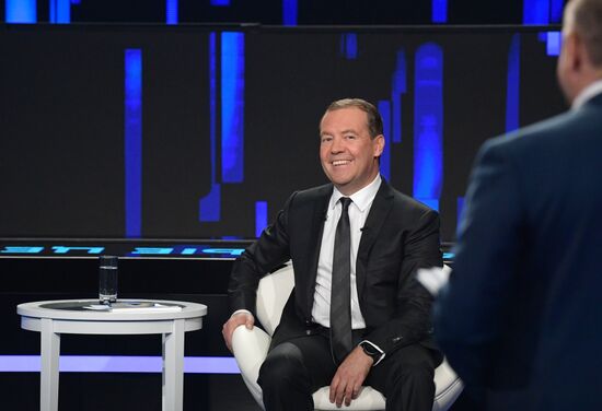 Премьер-министр РФ Дмитрий Медведев принял участие в программе "Диалог" на канале "Россия 24"