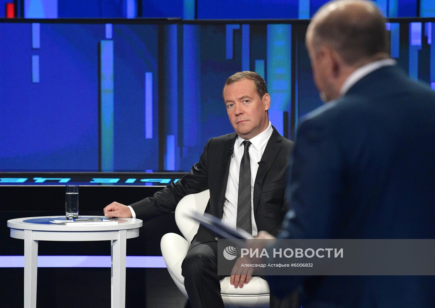 Премьер-министр РФ Дмитрий Медведев принял участие в программе "Диалог" на канале "Россия 24"