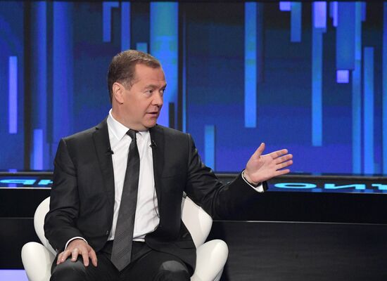 Премьер-министр РФ Дмитрий Медведев принял участие в программе "Диалог" на канале "Россия 24"