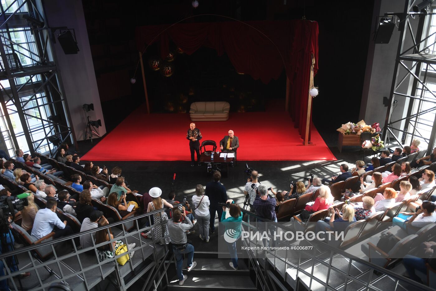 Сбор труппы в Театре Романа Виктюка 