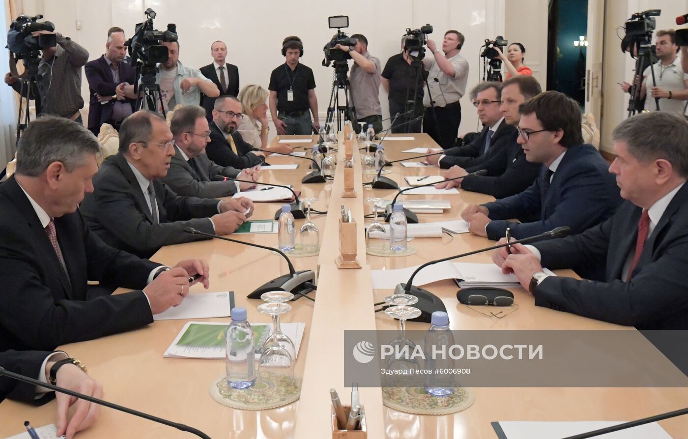 Встреча глав МИД РФ и Молдавии С. Лаврова и Н. Попеску