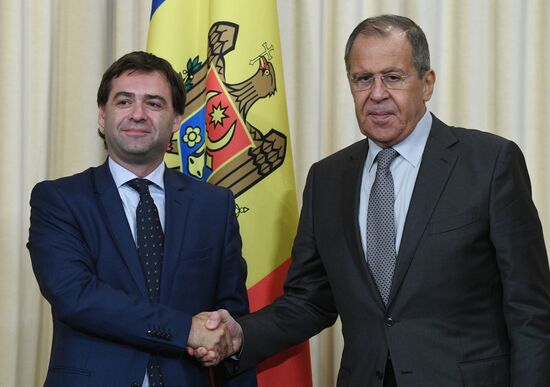 Встреча глав МИД РФ и Молдавии С. Лаврова и Н. Попеску 