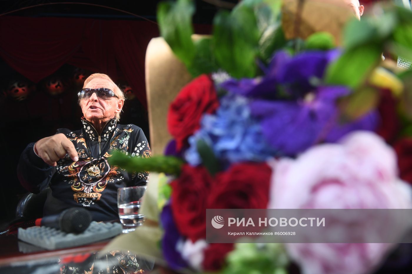 Сбор труппы в Театре Романа Виктюка 