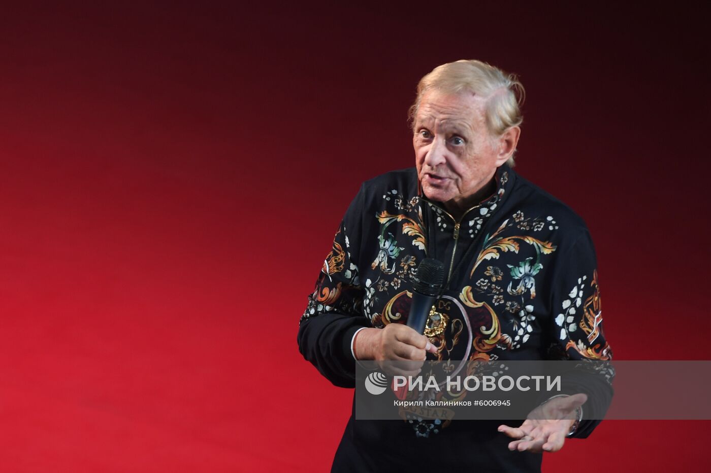 Сбор труппы в Театре Романа Виктюка