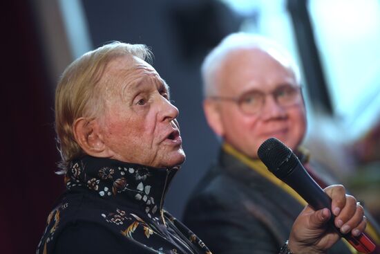 Сбор труппы в Театре Романа Виктюка 