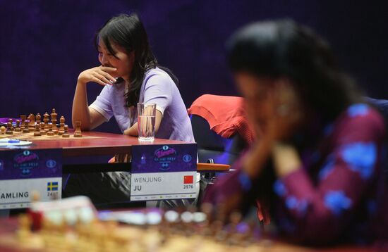 Шахматы. Женщины. Первый этап Гран-при 