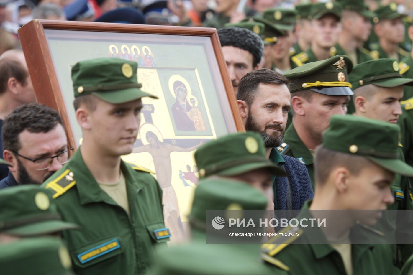 Крестный ход в честь Дня перенесения мощей Александра Невского