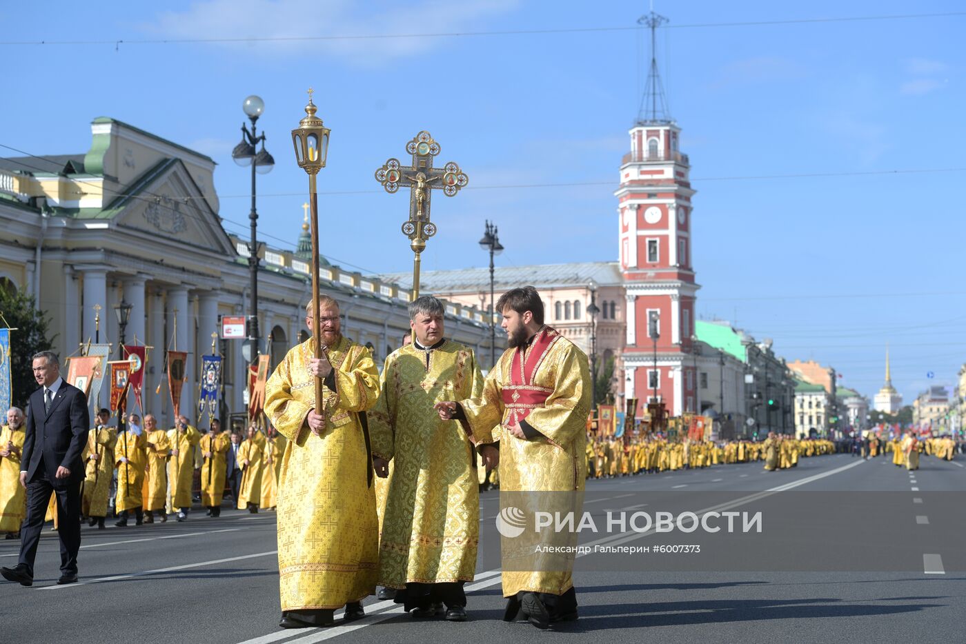 Крестный ход в честь Дня перенесения мощей Александра Невского