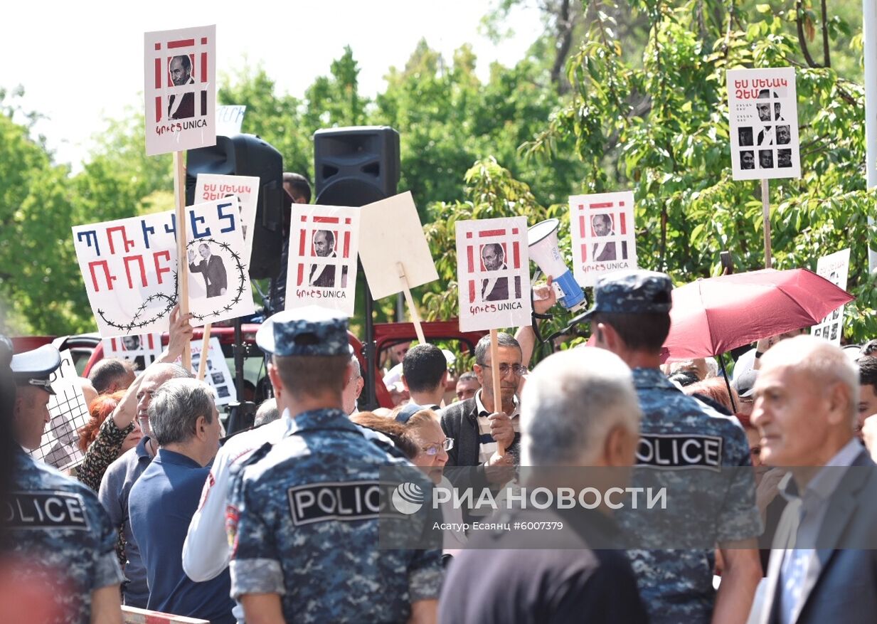 Акция у здания суда в Ереване