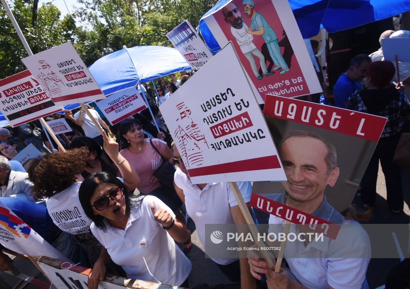 Акция у здания суда в Ереване