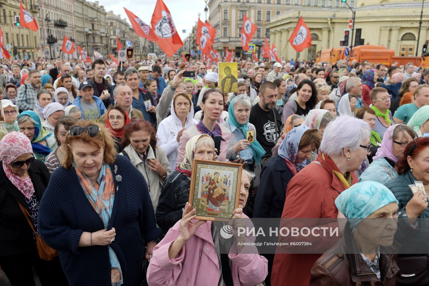 Крестный ход в честь Дня перенесения мощей Александра Невского