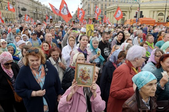 Крестный ход в честь Дня перенесения мощей Александра Невского