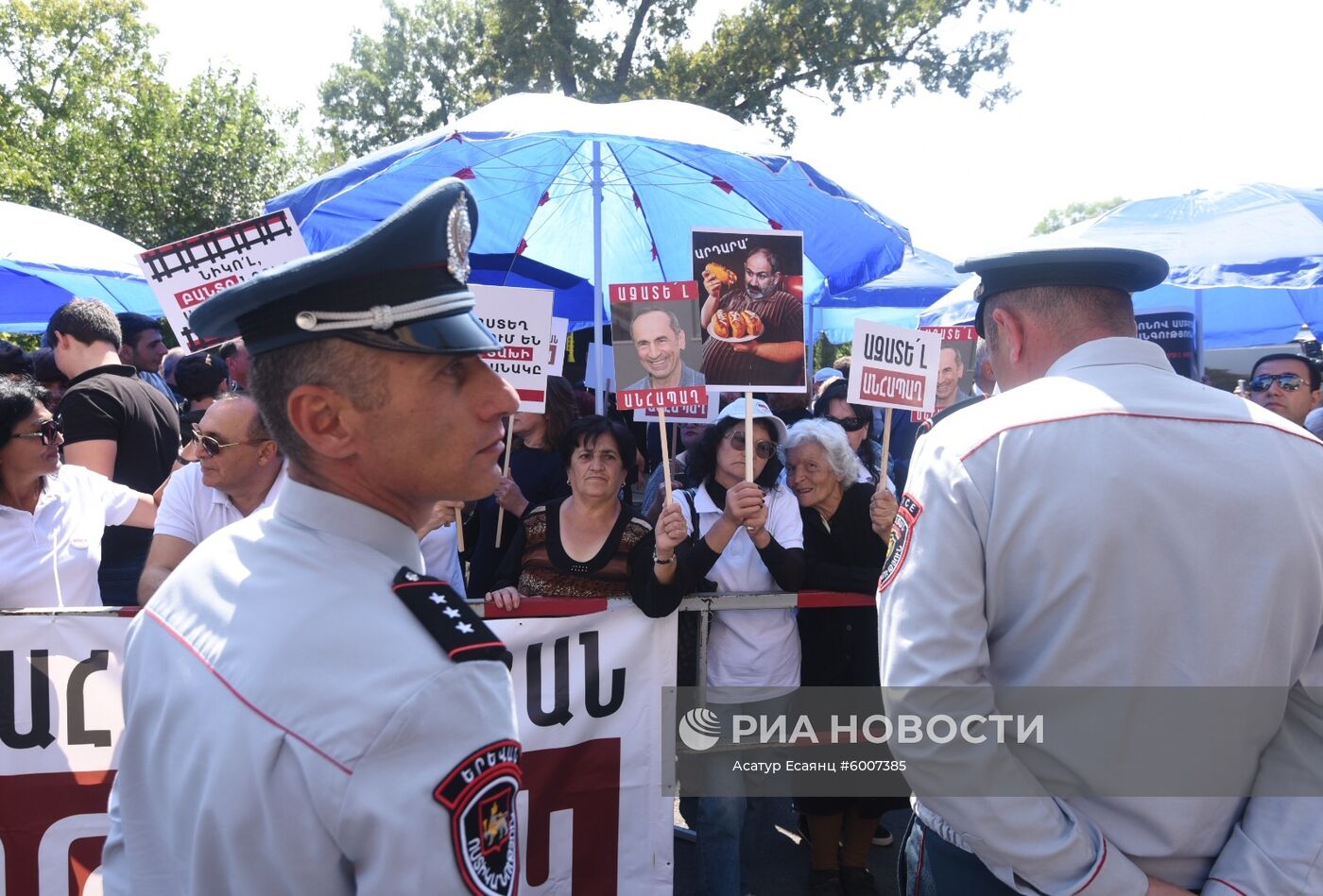 Акция у здания суда в Ереване