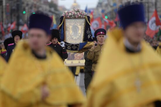 Крестный ход в честь Дня перенесения мощей Александра Невского